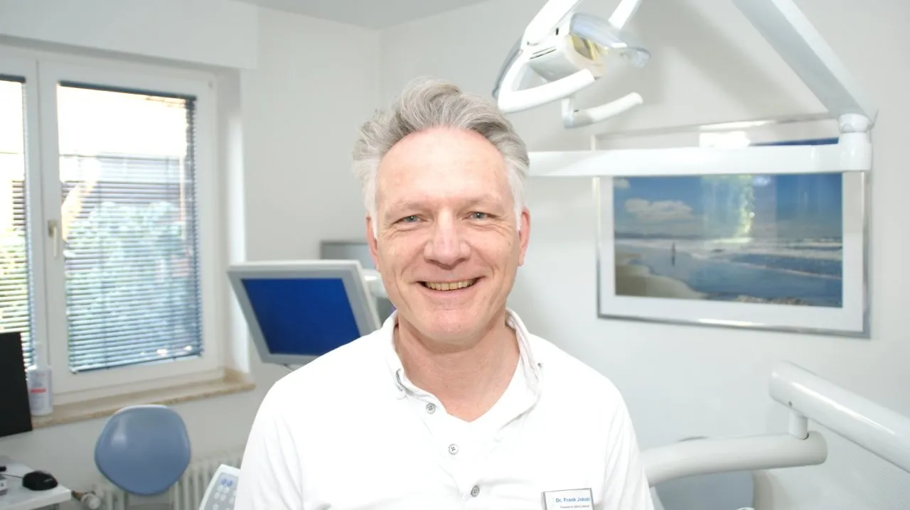 Dr. Frank Jakobi
